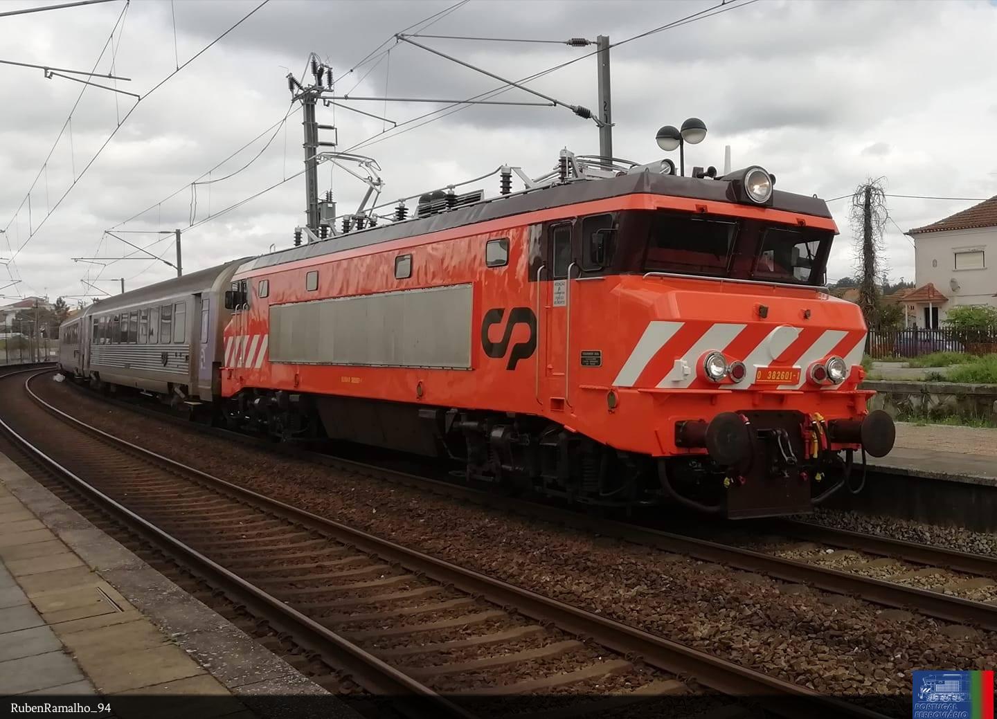 Locomotiva 2601 em Albergaria dos Doze