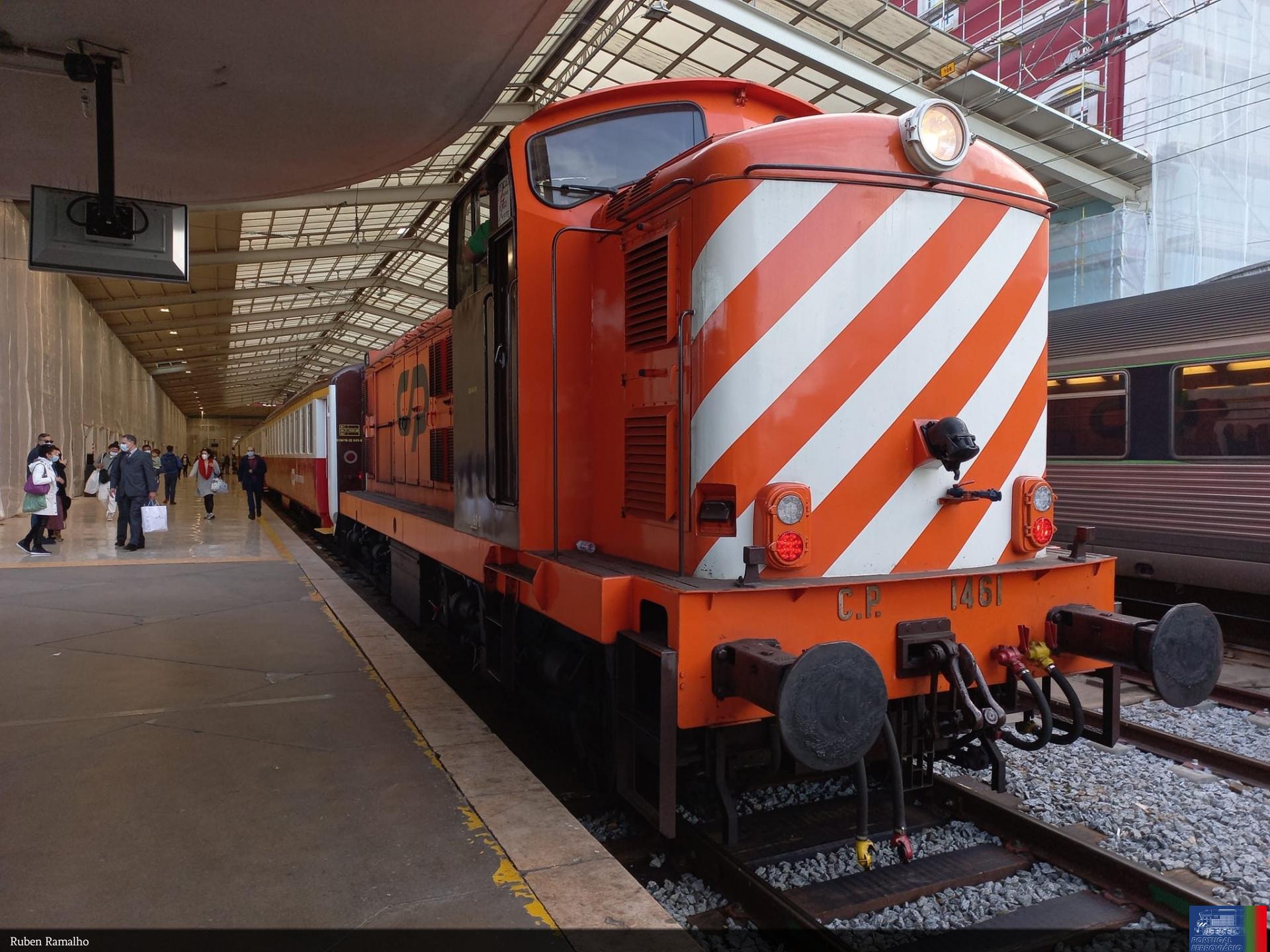 CP 1461 + carruagens Schindler @ Lisboa-Santa Apol
