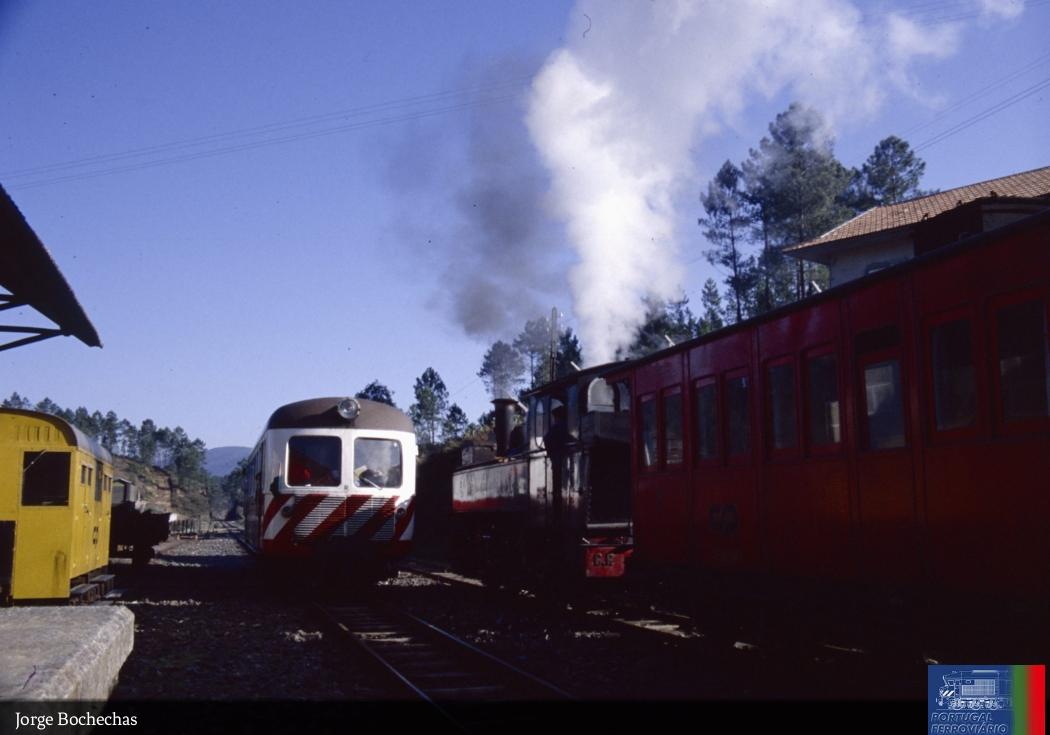 9102 em Codeçôso Linha do Tâmega - Dezembro de 198
